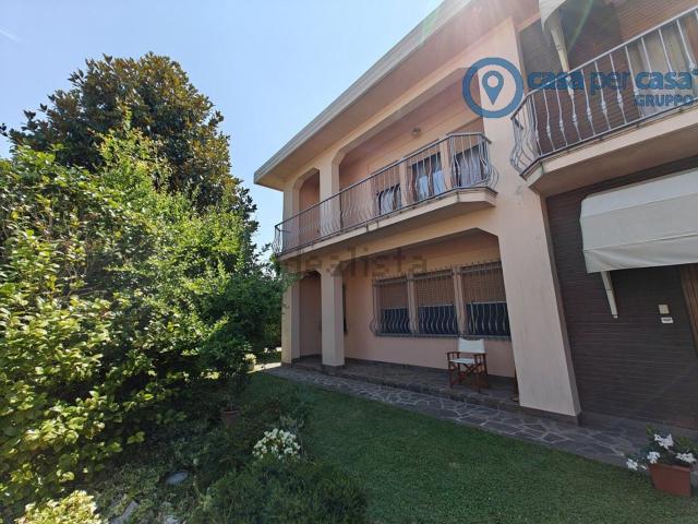 Villetta indipendente in vendita di 360 m²