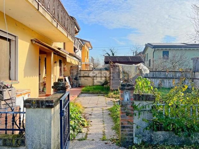 Villetta indipendente in vendita di 360 m² in Via Cornarotta, 14