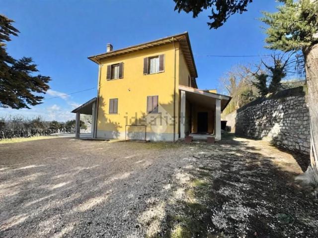 Villetta indipendente in vendita di 360 m² in Via Castelli del Chiascio, 18