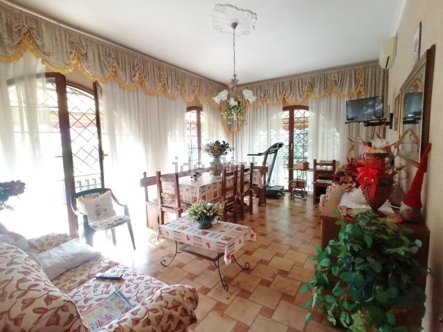 Villetta indipendente in vendita di 360 m² in Via Alessandro Nelli