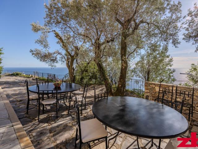 Villetta indipendente in vendita di 360 m² in Via alla Scuola di Agricoltura
