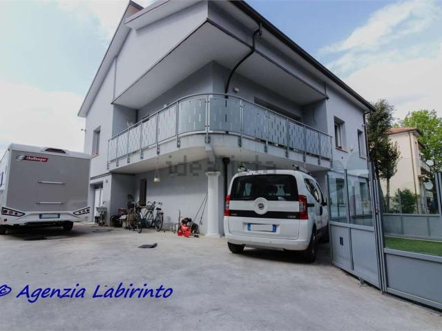 Villetta indipendente in vendita di 360 m² in Via Bainsizza
