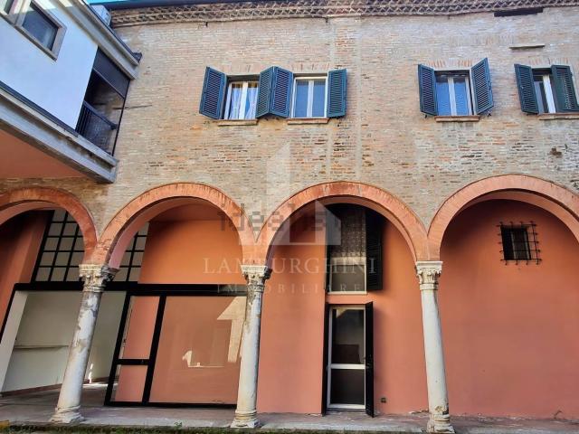Villetta indipendente in vendita di 360 m² in Via Belfiore