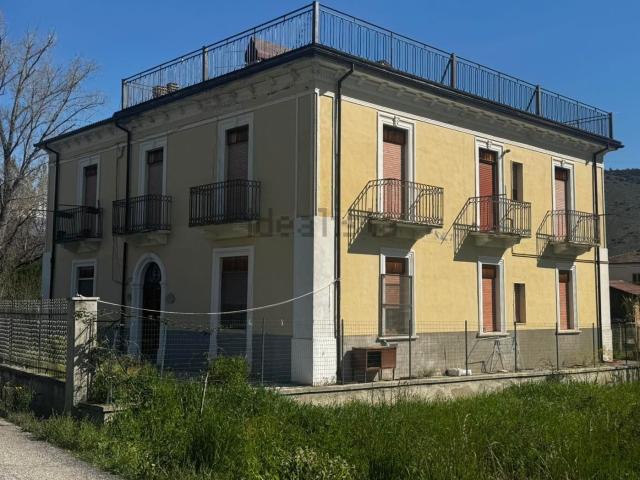 Villetta indipendente in vendita di 360 m² in Via DI PIETRO
