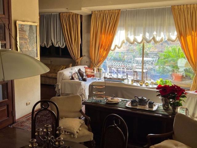 Villetta indipendente in vendita di 360 m² in Via Francesco Crispi