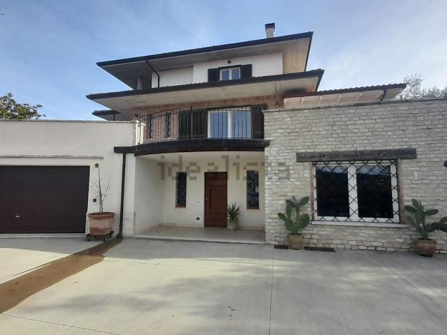 Villetta indipendente in vendita di 360 m² in Via Onofrio dalla Castagna, 22
