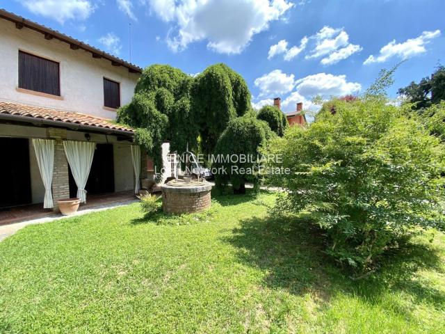 Villetta indipendente in vendita di 360 m² in Via Moglianese Peseggia