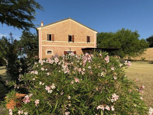 Villetta indipendente in vendita di 360 m² in Via Montepietro