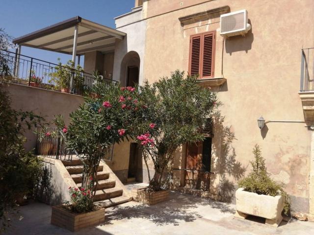 Villetta indipendente in vendita di 360 m² in Via Madonna della Pietra
