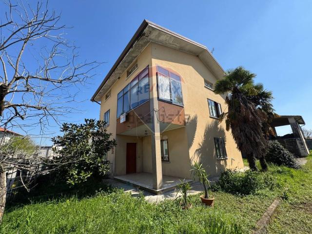 Villetta indipendente in vendita di 360 m² in Via Palmanova, 12