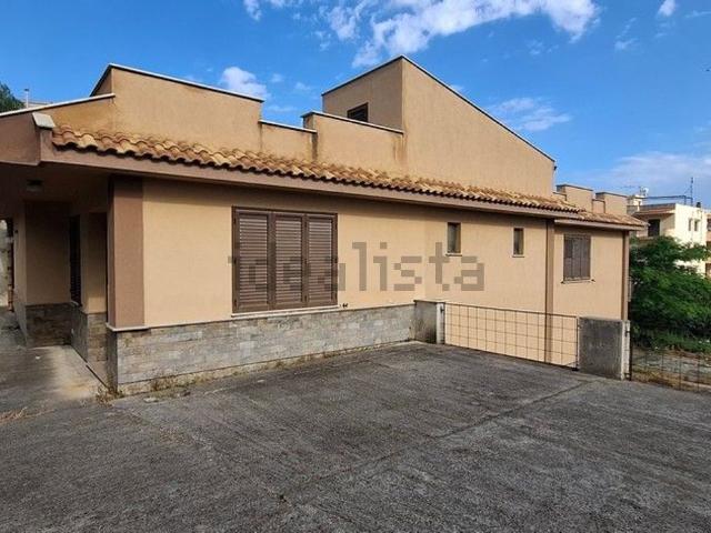 Villetta indipendente in vendita di 360 m² in Via Passo D&apos Acqua