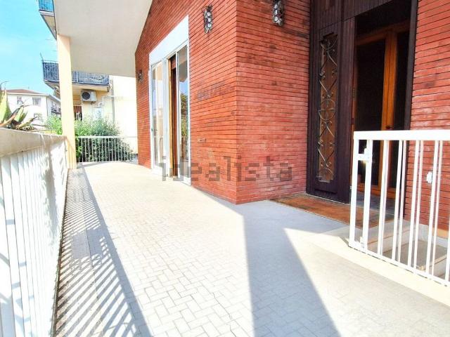 Villetta indipendente in vendita di 360 m² in Via Angelo Matteazzi