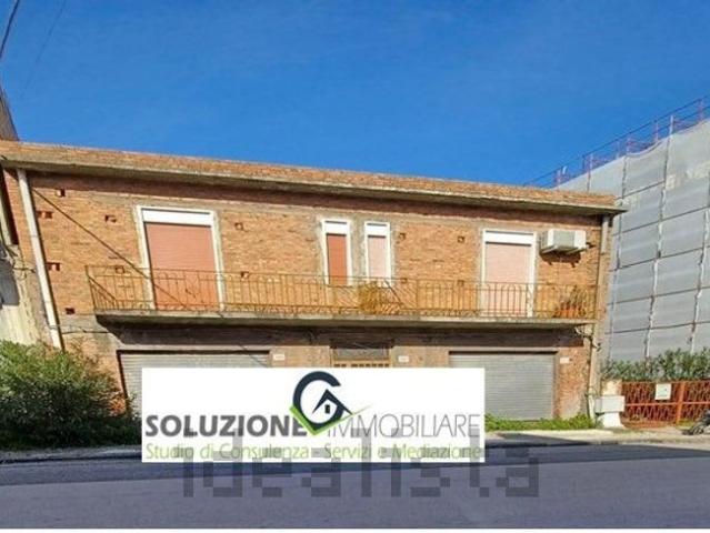 Villetta indipendente in vendita di 360 m² in Via Ugo di Sant&apos Onofrio, 103