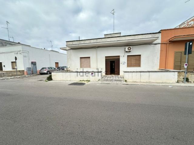 Villetta indipendente in vendita di 360 m² in Via Vernole, 73