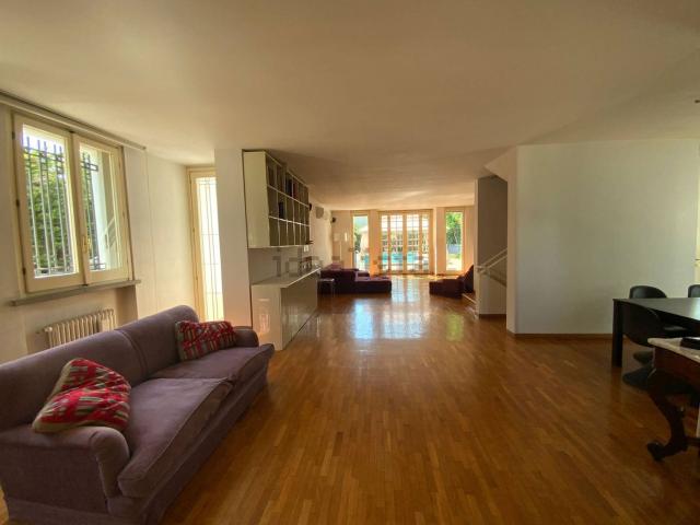 Villetta indipendente in vendita di 360 m² in Via Vestina