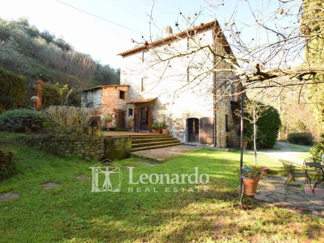 Villetta indipendente in vendita di 360 m² in Via Vicopelago