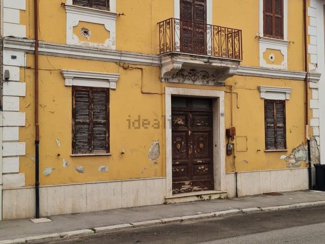 Villetta indipendente in vendita di 360 m² in Piazza Cavour