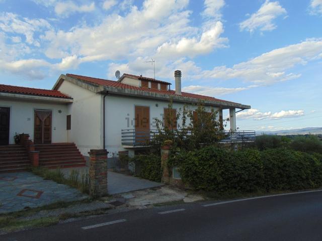 Villetta indipendente in vendita di 360 m² in Piazza di Monte, 1