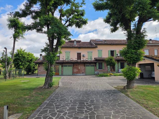 Villetta indipendente in vendita di 360 m² in Strada Gonzaga, 4
