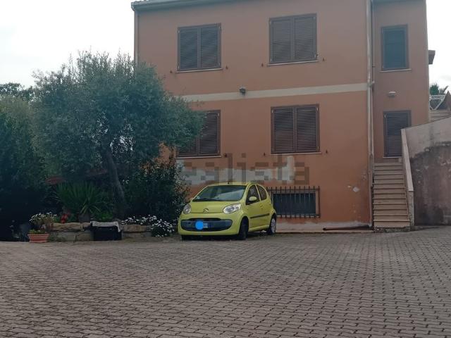 Villetta indipendente in vendita di 360 m² in Strada Vicinale Baddelonga Russeglia