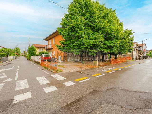 Villetta indipendente in vendita di 361 m² in Via A. Labriola, 5