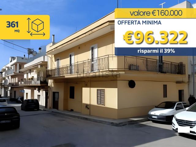 Villetta indipendente in vendita di 361 m² in Via Francesco Petrarca, 37