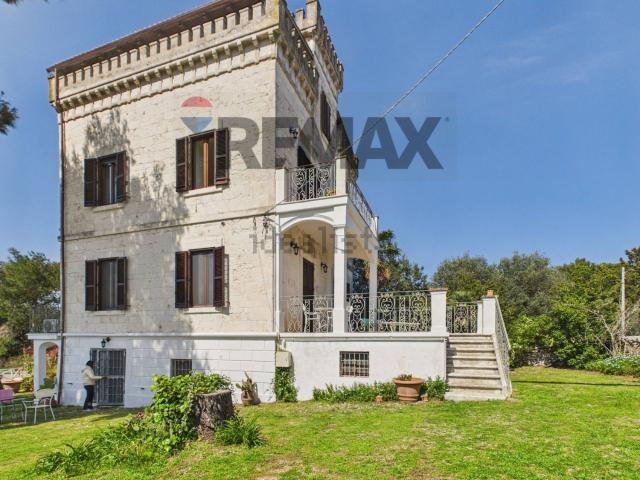 Villetta indipendente in vendita di 361 m² in Contrada Rosara
