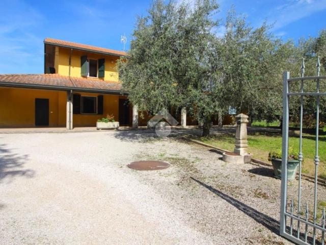 Villetta indipendente in vendita di 362 m² in Via Cavecchia, 350