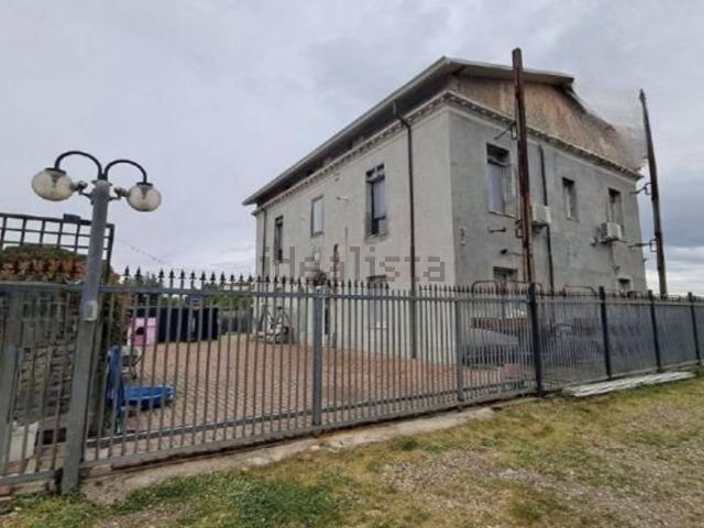 Villetta indipendente in vendita di 362 m² in Via Torri, 304