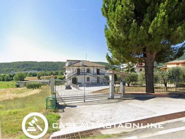Villetta indipendente in vendita di 362 m² in Strada Statale 81 Piceno Aprutina