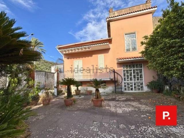 Villetta indipendente in vendita di 364 m² in Via Giovanni Battista Grassi, 1