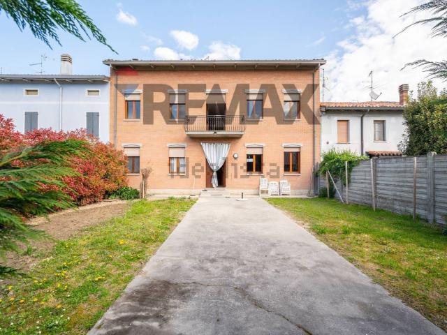 Villetta indipendente in vendita di 364 m² in Via Frattini, 33