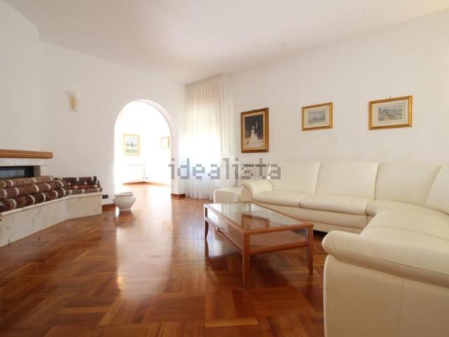 Villetta indipendente in vendita di 364 m² in Via Ulisse, 19