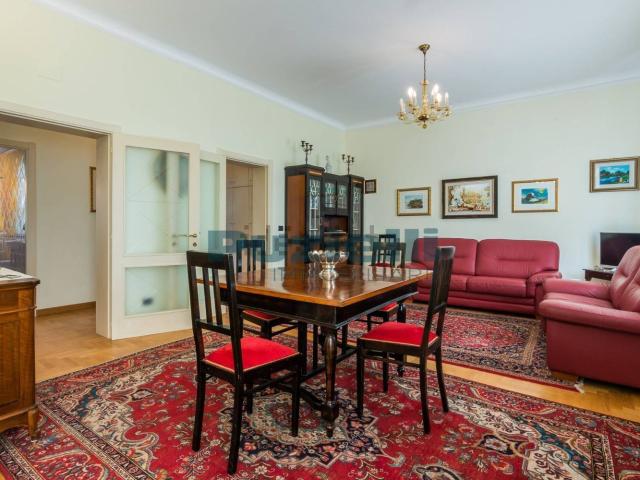 Villetta indipendente in vendita di 364 m² in Via Vincenzo Monaldi