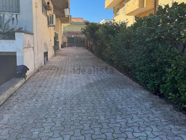 Villetta indipendente in vendita di 365 m² in Via Domiziana, 692