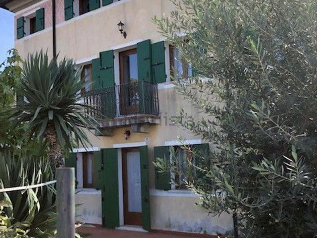 Villetta indipendente in vendita di 365 m² in Via Fosse