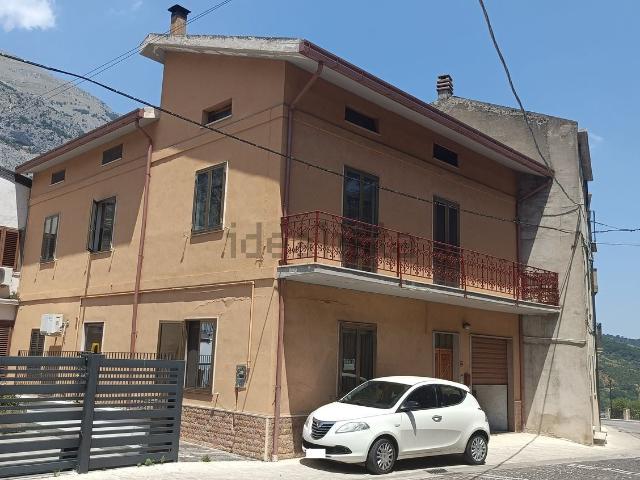 Villetta indipendente in vendita di 365 m² in Via Nazionale, 42