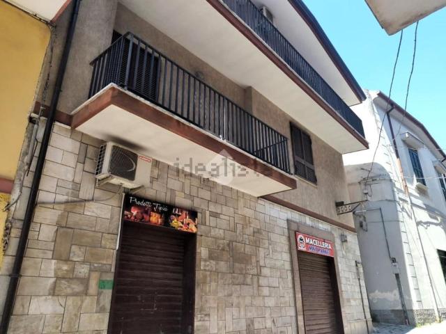 Villetta indipendente in vendita di 365 m² in Via Roma, 51