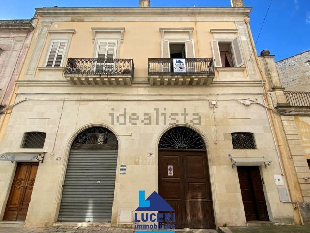 Villetta indipendente in vendita di 366 m² in Via Caracciolo