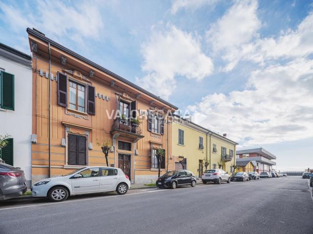 Villetta indipendente in vendita di 366 m² in Via Girolamo Savonarola