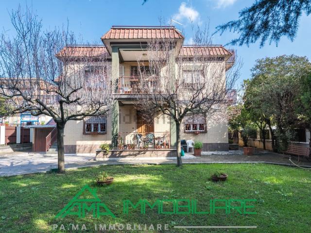 Villetta indipendente in vendita di 366 m² in Via di Rocca Cencia, 66