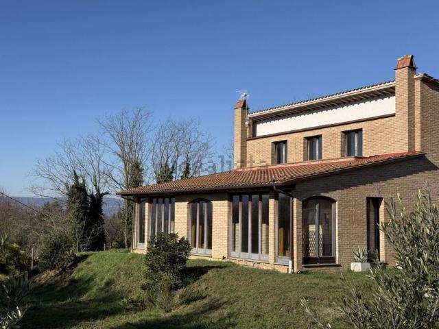 Villetta indipendente in vendita di 366 m² in Via Pietro Vannucci