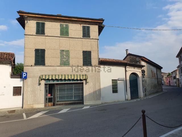 Villetta indipendente in vendita di 366 m² in Piazza Martiri della Libertà