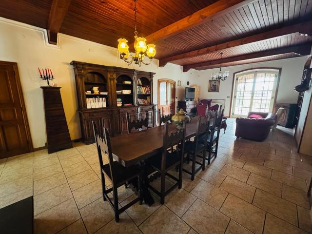 Villetta indipendente in vendita di 367 m²
