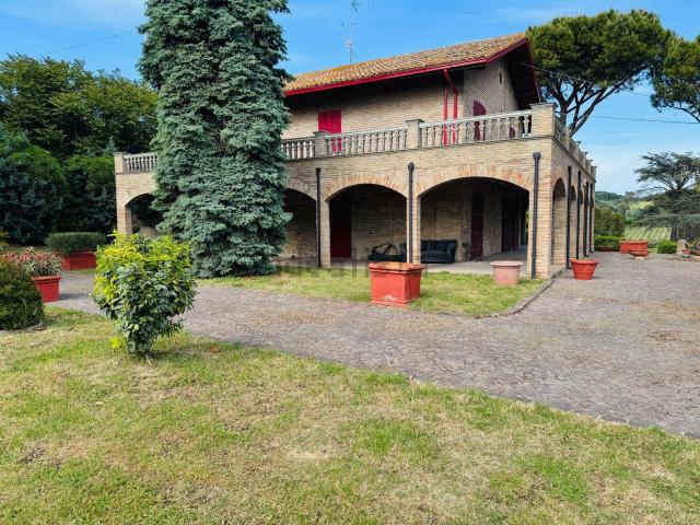 Villetta indipendente in vendita di 367 m² in Via Valserpe