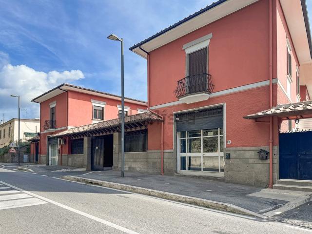 Villetta indipendente in vendita di 369 m² in Via Achille Grandi, 25