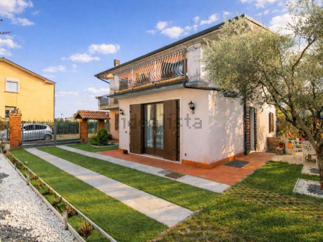 Villetta indipendente in vendita di 369 m² in Via Alcide de Gasperi