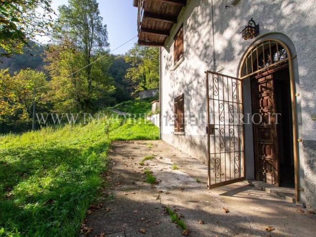 Villetta indipendente in vendita di 369 m² in Via Opreno