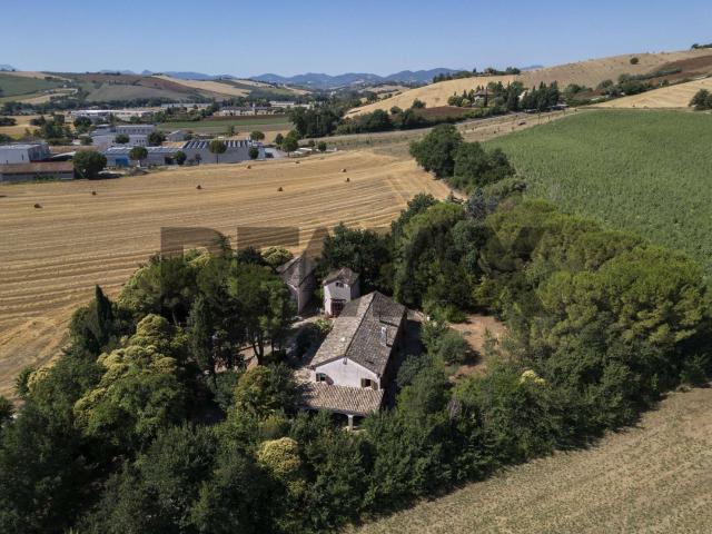 Villetta indipendente in vendita di 369 m² in Via Nevola, 80