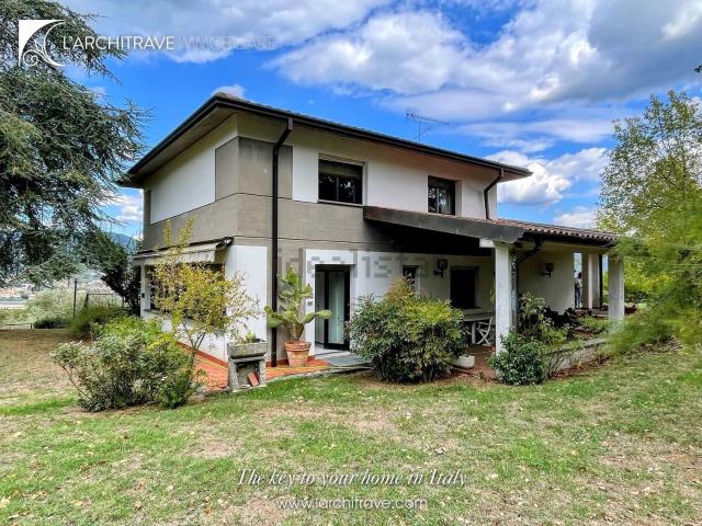 Villetta indipendente in vendita di 370 m²